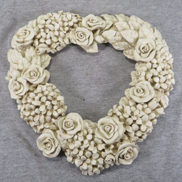 Vintage Heart Hydrangea & Rose Wreath Wall Hanging Ivory w shading Heavy Resin - Picture 1 of 7